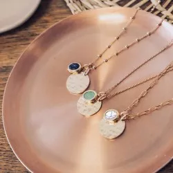 collier personnalisé et pierre ovale