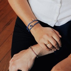 bracelet pierre lapis lazuli personnalisé porté