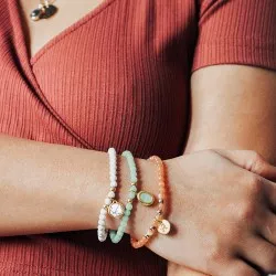 Bracelet pierre amazonite personnalisé porté
