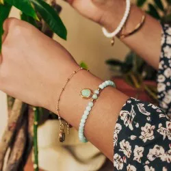 Bracelet pierre amazonite personnalisé porté