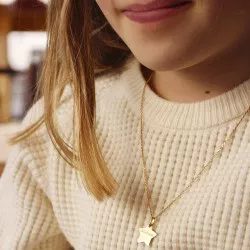 Collier pendentif étoile personnalisé porté